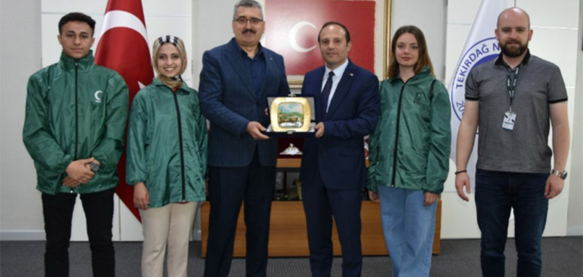 Namık Kemal Üniversitesi Genç Yeşilay Topluluğu ve Yeşilay Şube Başkanı Ziyaret Yaptı